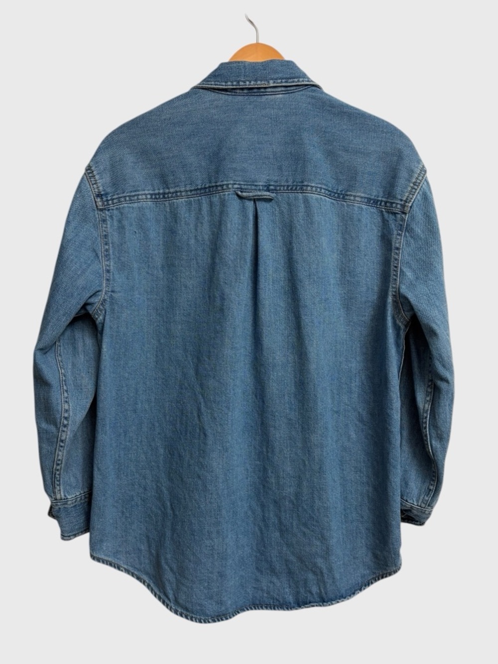Old Navy Women's Oversized Boyfriend Utility-Pocket Jean Shirt Sz S Medium Wash - Picture 9 of 16